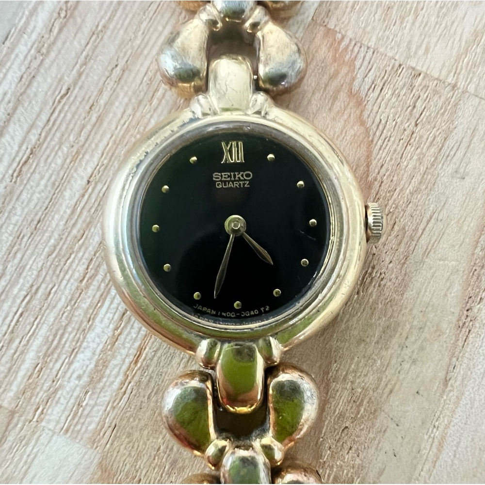 Vintage Seiko ladies black dial gold tone bracelet dress watch NEW BATTERY